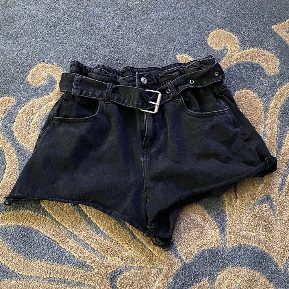Faded black denim shorts with belt